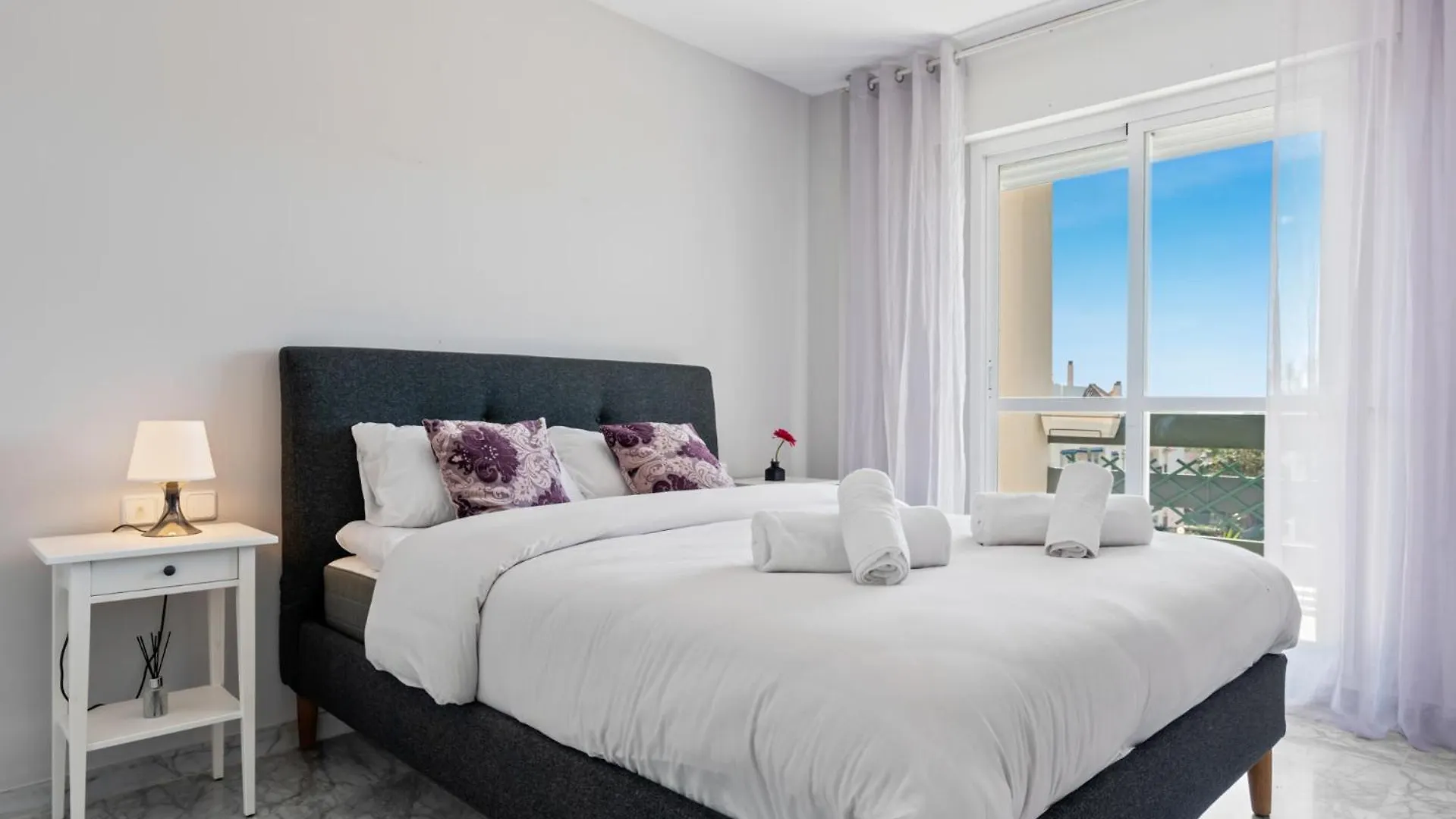 아파트 Lovely 2-Bed 10 Mins Walk From Puerto Banus 마르베야 스페인
