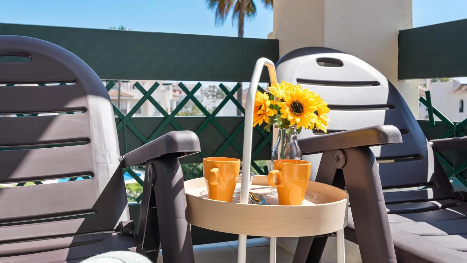 Lovely 2-Bed 10 Mins Walk From Puerto Banus 마르베야 스페인
