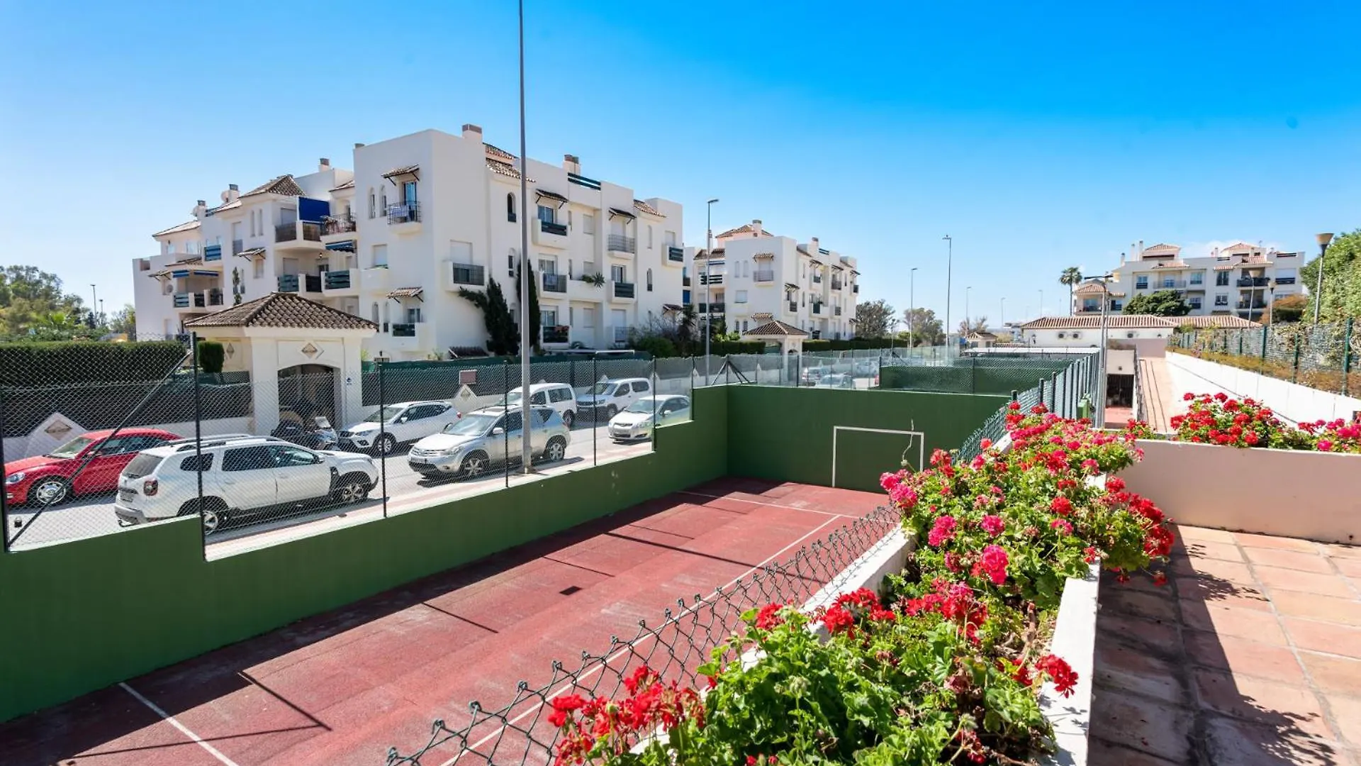아파트 Lovely 2-Bed 10 Mins Walk From Puerto Banus 마르베야