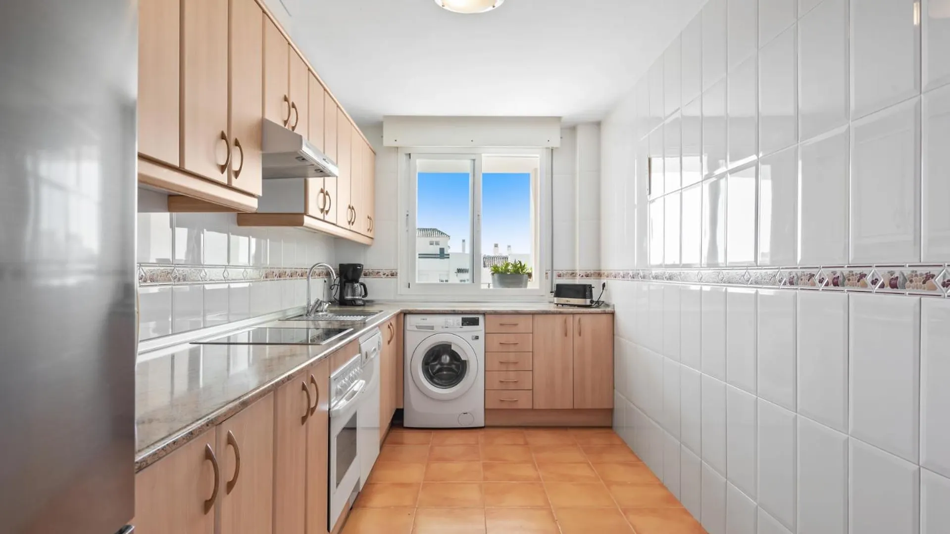 Lovely 2-Bed 10 Mins Walk From Puerto Banus Marbella
