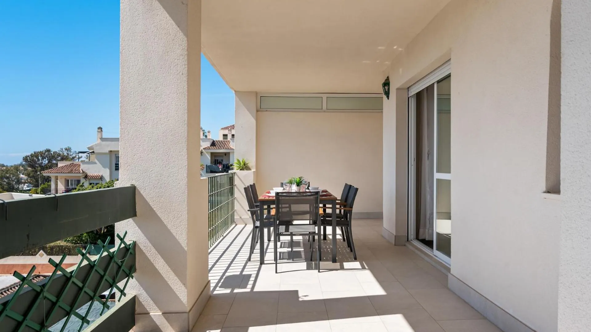 Lovely 2-Bed 10 Mins Walk From Puerto Banus Marbella Apartment