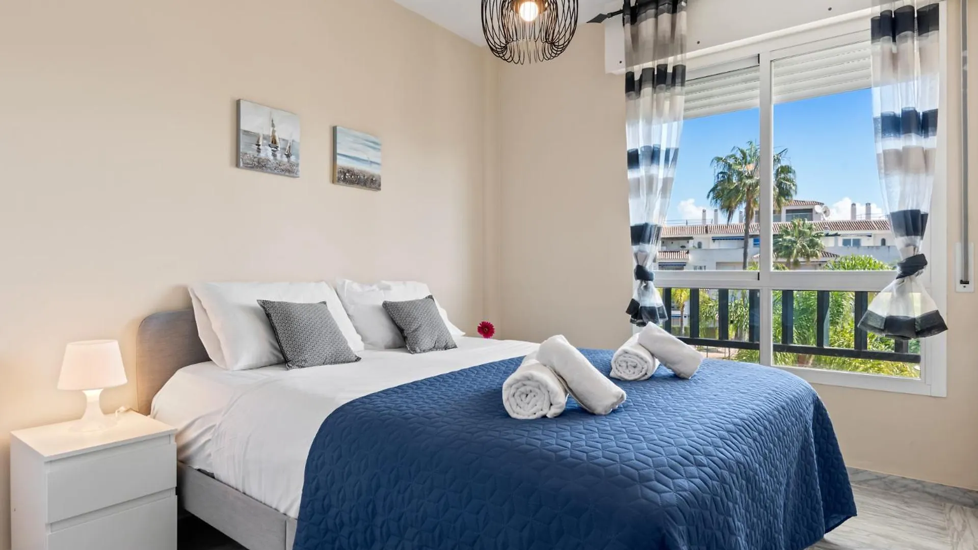 Lovely 2-Bed 10 Mins Walk From Puerto Banus Marbella Apartment