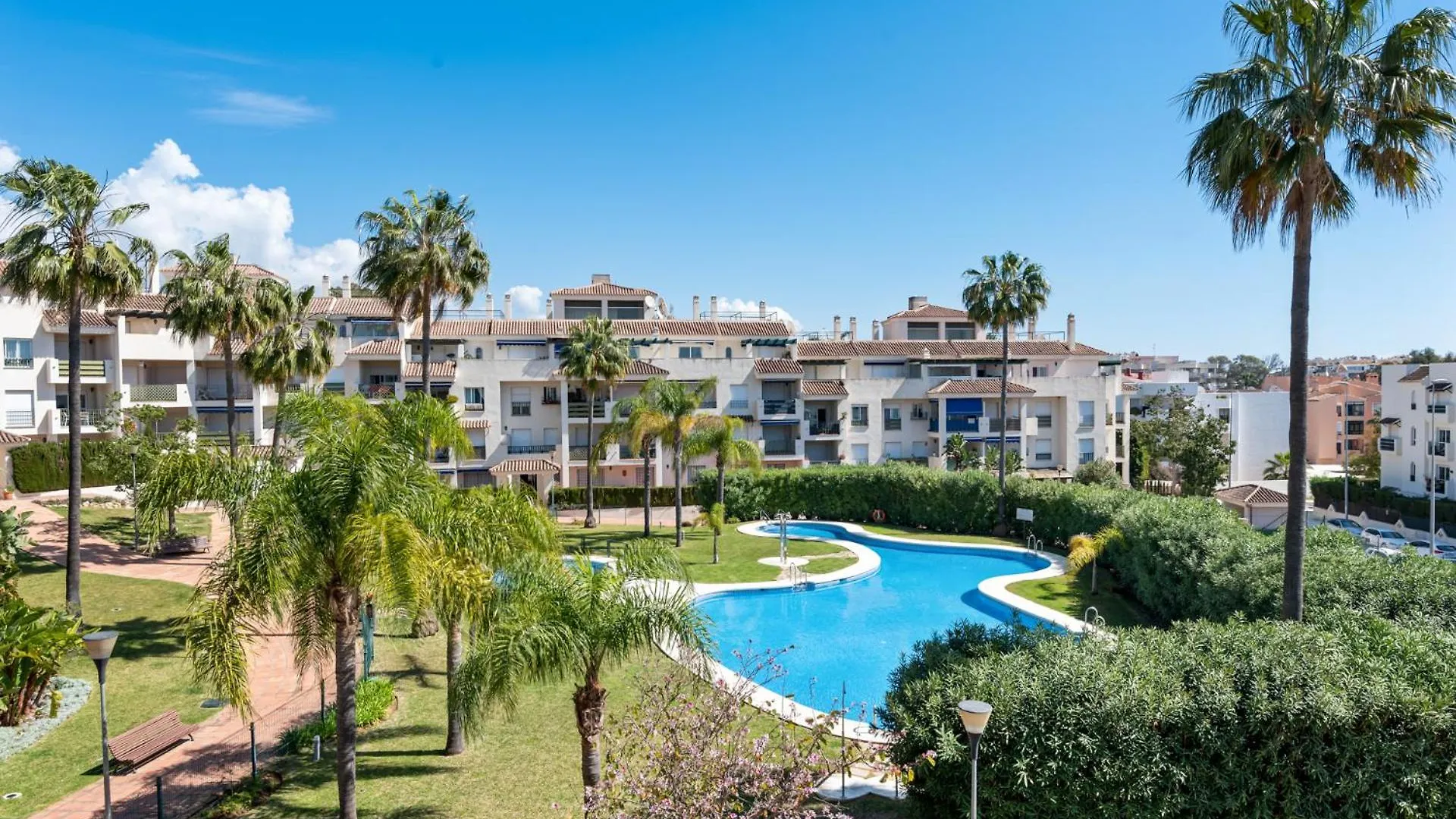 Lovely 2-Bed 10 Mins Walk From Puerto Banus Marbella