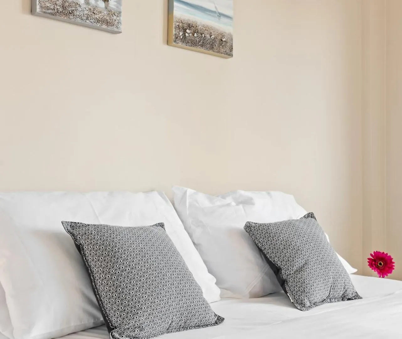 Lovely 2-Bed 10 Mins Walk From Puerto Banus Marbella 0*,  Spain