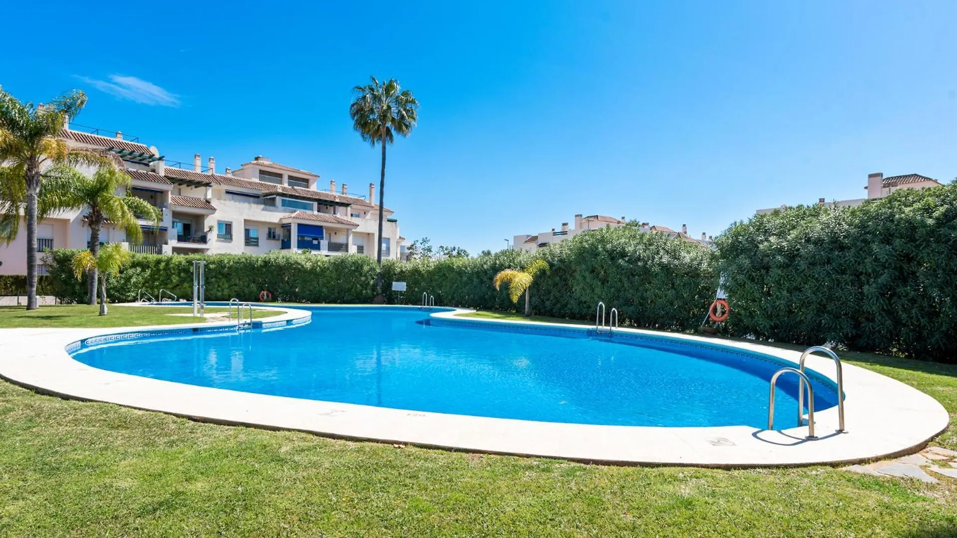 Lovely 2-Bed 10 Mins Walk From Puerto Banus Marbella Apartment